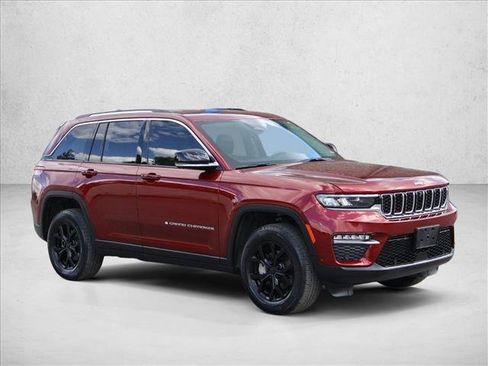 Used 2023 Jeep Grand Cherokee Limited w/ Luxury Tech Group II AWD/4WD image 3