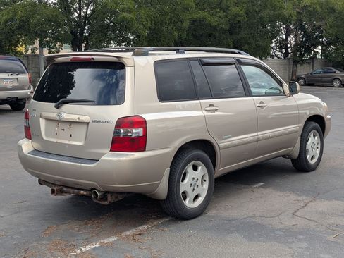 Used 2007 Toyota Highlander 4WD V6 w/ 3rd Row image 3