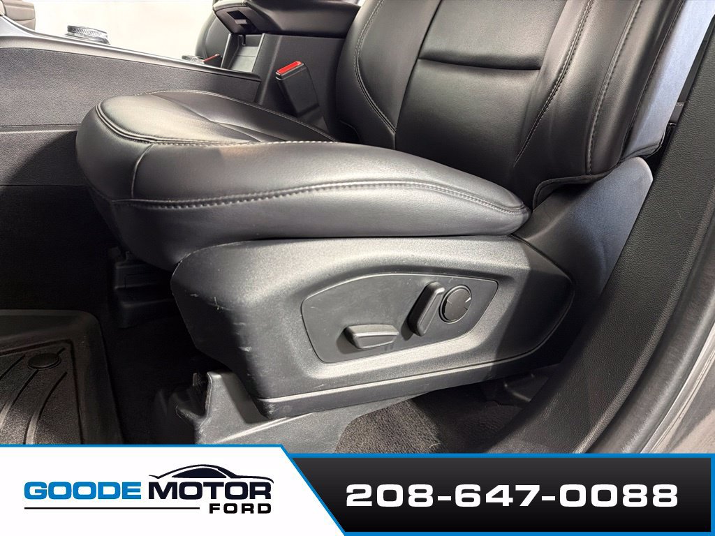 Used 2023 Ford Explorer XLT w/ Equipment Group 202A AWD/4WD image 11