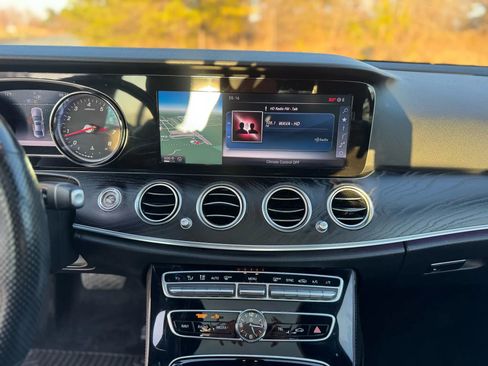 Used 2017 Mercedes-Benz E 300 4MATIC image 18