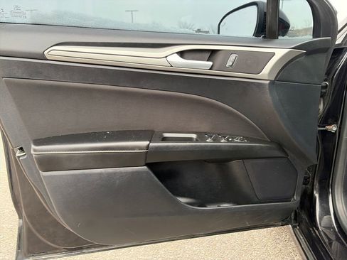 Used 2020 Ford Fusion SE image 17