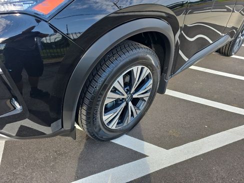 Used 2023 Nissan Rogue SV image 10