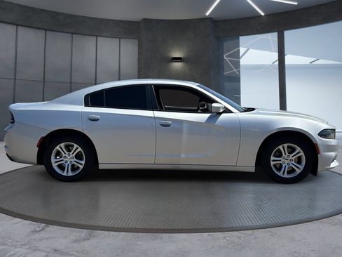 Used 2022 Dodge Charger SXT w/ Driver Convenience Group RWD image 7