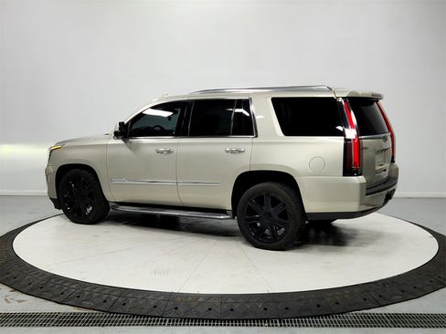 Used 2015 Cadillac Escalade Luxury image 5