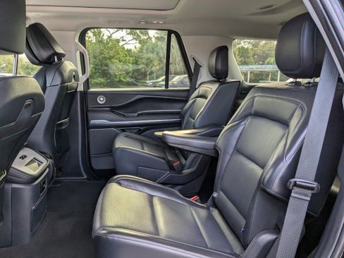 Used 2025 Lincoln Navigator Reserve AWD/4WD image 17