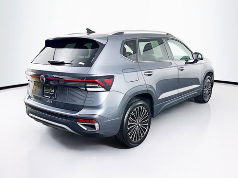 Used 2025 Volkswagen Taos SE FWD image 9