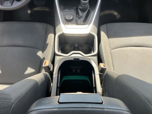 Used 2022 Toyota RAV4 LE image 17