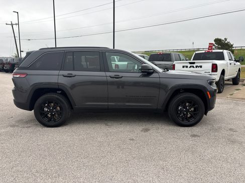 New 2026 Jeep Grand Cherokee Altitude RWD image 7
