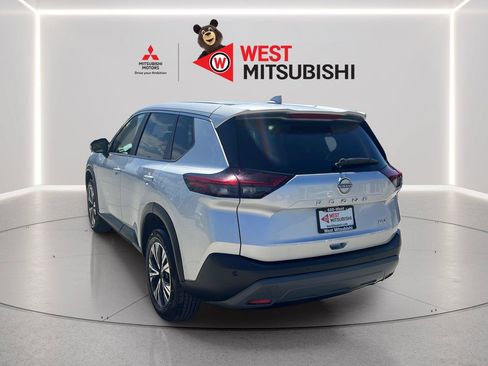 Used 2023 Nissan Rogue SV FWD image 4