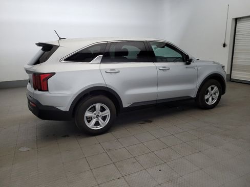 Used 2022 Kia Sorento LX image 10