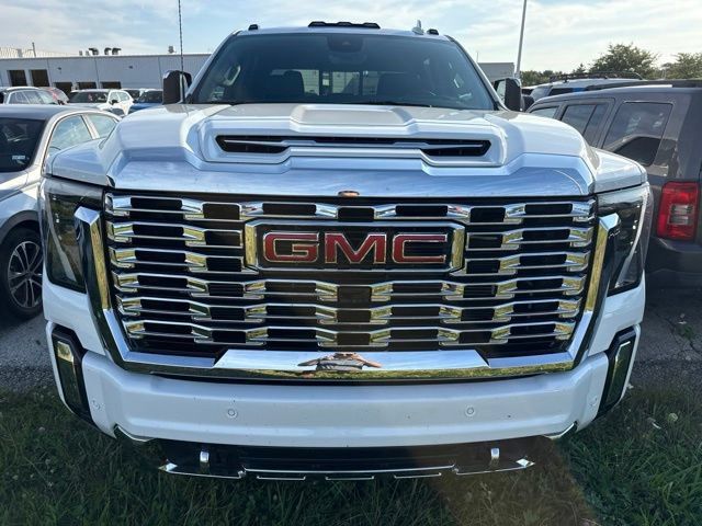 Used 2024 GMC Sierra 3500 Denali w/ Denali Reserve Package AWD/4WD image 8
