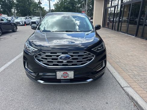Used 2019 Ford Edge Titanium w/ Equipment Group 301A AWD/4WD image 2