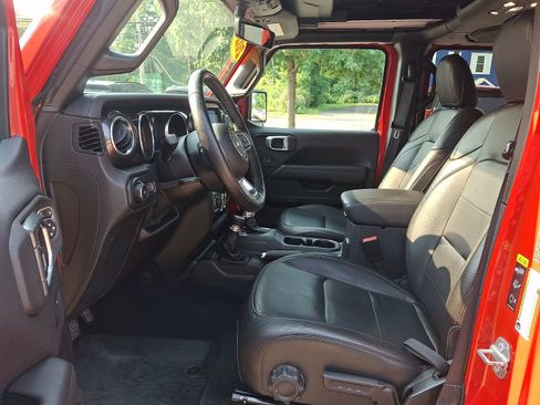 Used 2021 Jeep Wrangler Unlimited Sahara AWD/4WD image 13
