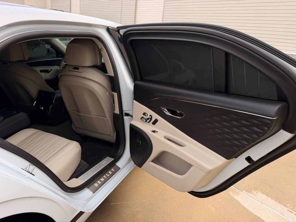 Used 2021 Bentley Flying Spur V8 AWD/4WD image 25