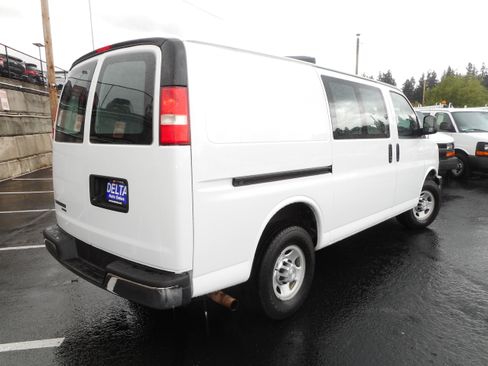 Used 2016 Chevrolet Express 2500 RWD image 7