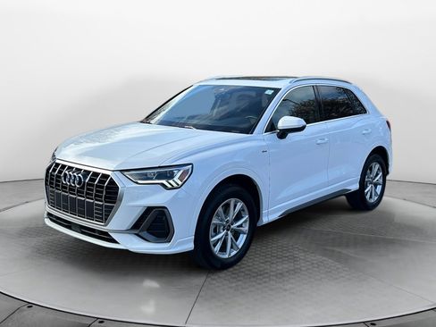 Certified 2025 Audi Q3 2.0T Premium w/ Convenience Package image 3