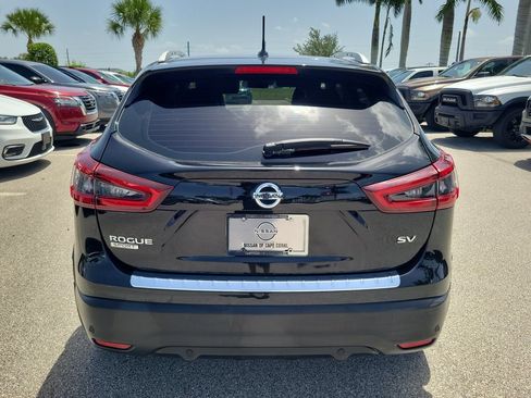 Used 2021 Nissan Rogue Sport SV w/ Technology Package FWD image 3