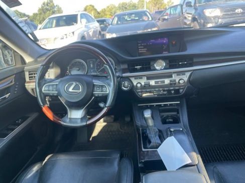 Used 2018 Lexus ES 350 w/ Ultra Luxury Package FWD image 8