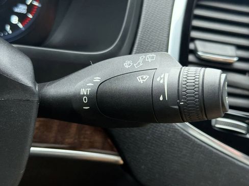 Used 2018 Volvo XC90 T6 Momentum w/ Convenience Package image 27