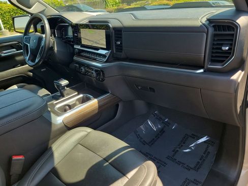 Used 2023 Chevrolet Silverado 1500 LT Trail Boss w/ LT Trail Boss Premium Package AWD/4WD image 29