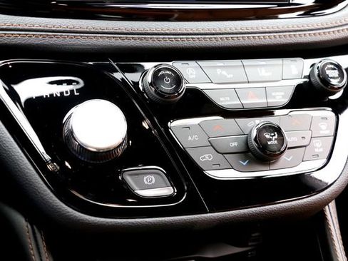 New 2026 Chrysler Pacifica Pinnacle w/ Trailer Tow Group image 15