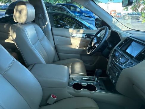 Used 2017 Nissan Pathfinder SL w/ SL Tech Package FWD image 3