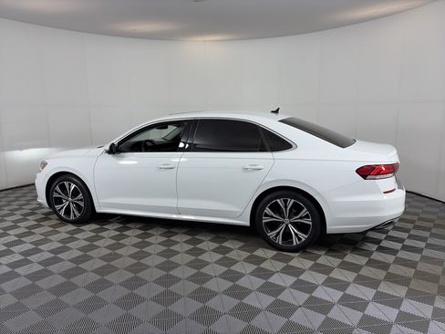 Used 2021 Volkswagen Passat 2.0T SE FWD image 8
