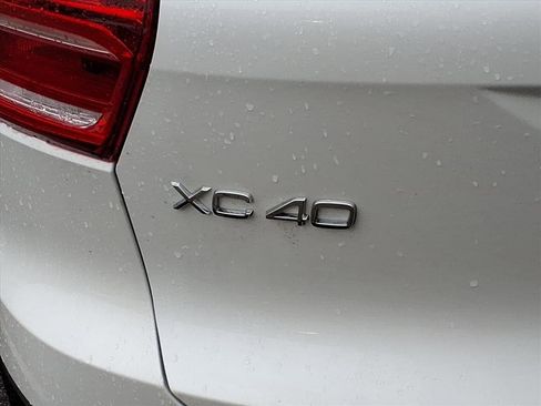 New 2026 Volvo XC40 B4 Core w/ Climate Package image 7