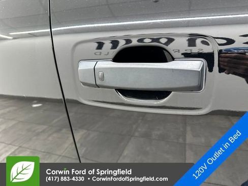 Used 2023 Nissan Titan PRO-4X w/ Pro-4x Convenience Package image 9