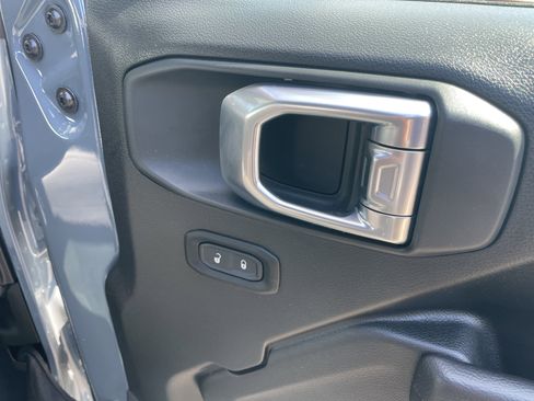 Used 2025 Jeep Wrangler Sport AWD/4WD image 13