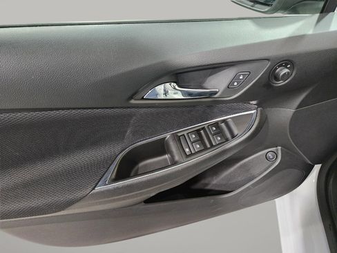 Used 2017 Chevrolet Cruze LT image 18