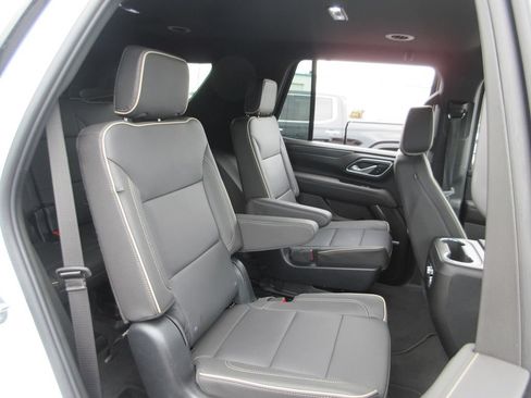 Used 2024 GMC Yukon SLT w/ SLT Luxury Package AWD/4WD image 25