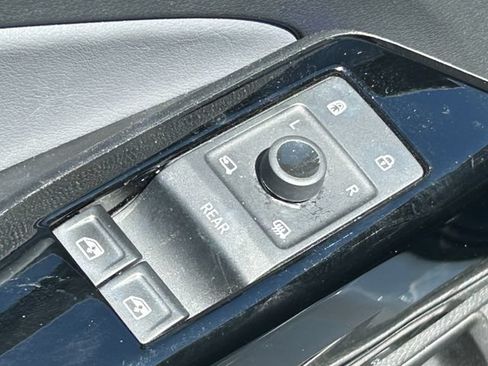 Used 2021 Volkswagen ID.4 Pro S RWD image 27