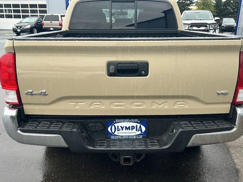 Used 2016 Toyota Tacoma SR5 w/ SR5 Appearance Package (SN) AWD/4WD image 9