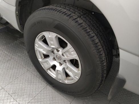 Used 2018 Nissan Titan SV image 31