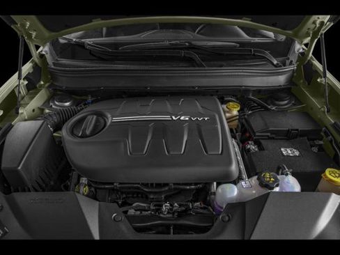 Certified 2019 Jeep Cherokee Latitude w/ Popular Appearance Group image 10