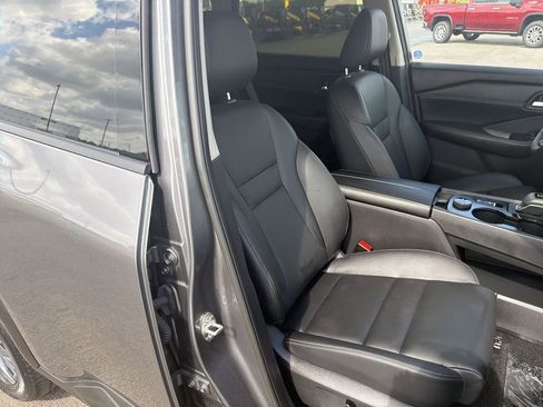 Certified 2025 Nissan Rogue SL w/ Tech Package AWD/4WD image 18