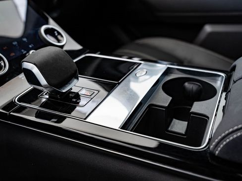 Used 2023 Land Rover Range Rover Velar R-Dynamic S image 39