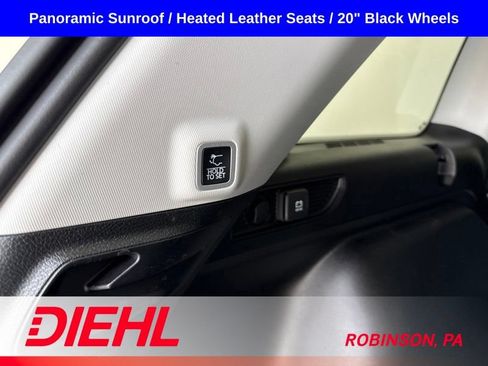 Used 2023 Jeep Grand Cherokee Limited w/ Black Appearance Package AWD/4WD image 11