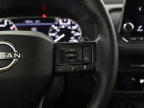 Used 2025 Nissan Rogue SV AWD/4WD image 28
