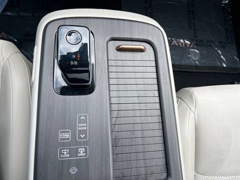 Used 2024 Nissan Ariya AWD image 21