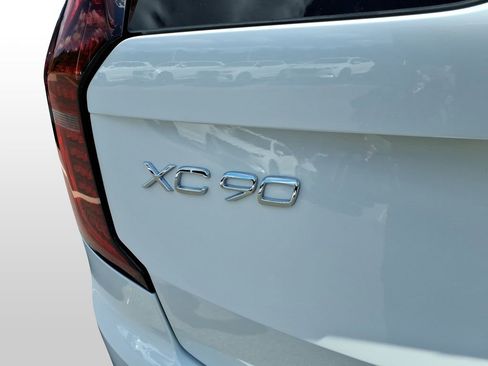 New 2026 Volvo XC90 T8 Plus w/ Protection Package Premier image 5