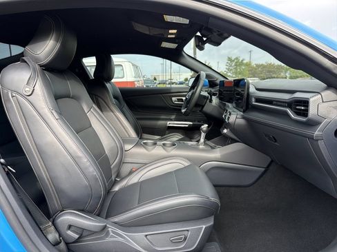 Used 2025 Ford Mustang Premium RWD image 15