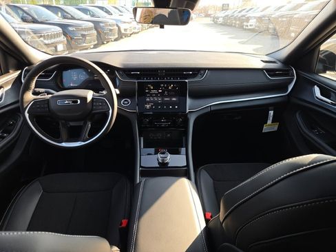 New 2025 Jeep Grand Cherokee Altitude image 20