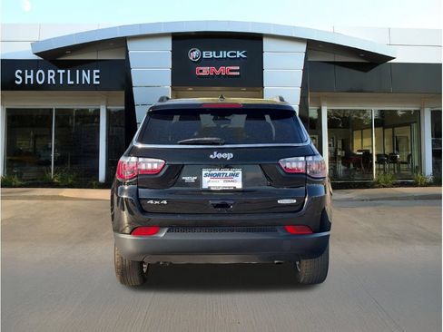 Used 2024 Jeep Compass Latitude AWD/4WD image 4