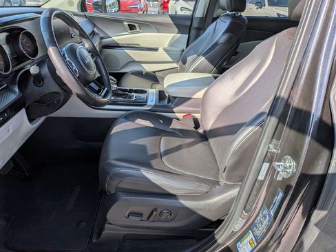 Used 2024 Kia Carnival LX image 14
