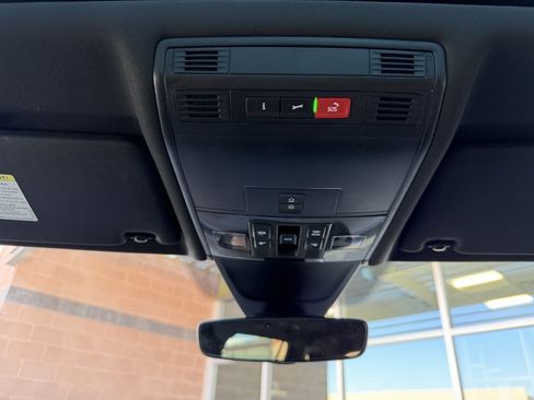 Used 2024 Volkswagen Tiguan SE w/ Panoramic Sunroof Package FWD image 25