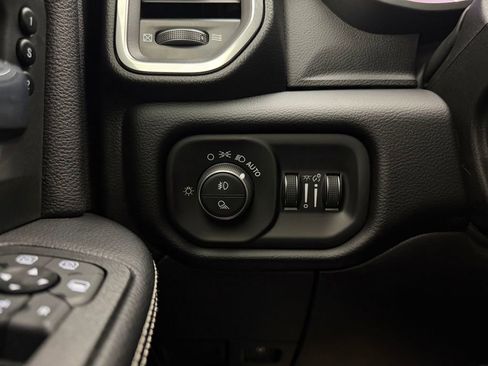 Used 2026 RAM 2500 Laramie AWD/4WD image 33
