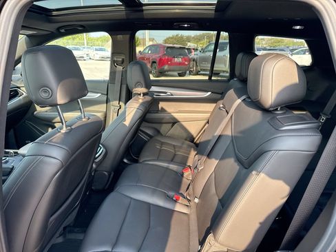 Used 2025 Cadillac XT6 Luxury FWD image 25
