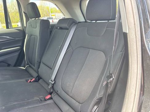 Used 2023 Jeep Grand Cherokee Laredo AWD/4WD image 15